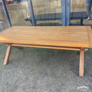 FUT002	- Wooden Table